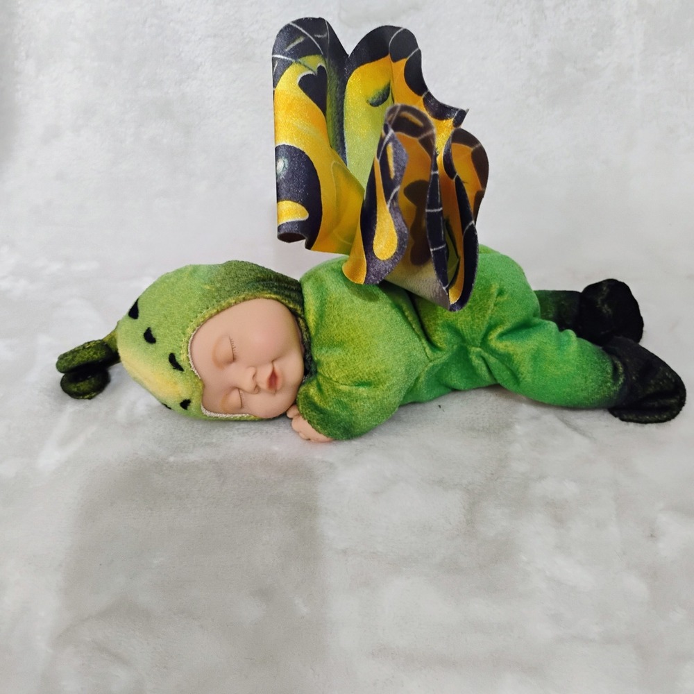 Anne Geddes 2001 Sleeping Baby Butterfly Caterpillar Plush Doll Green 9 Inch